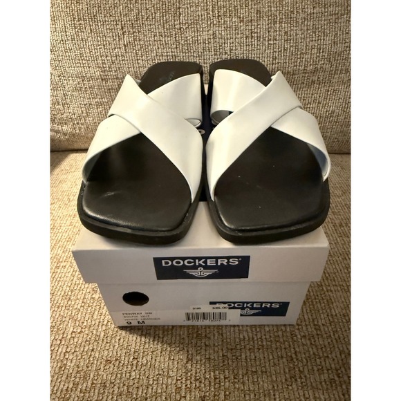 Dockers Womens's Size 9 Sandals- New -Leather -Comfort - Picture 1 of 7